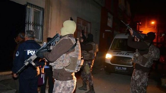 Lực lượng đặc nhiệm truy quét các phần tử IS ở Adana, Thổ Nhĩ Kỳ. Nguồn: TTXVN