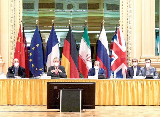 Các nhà đàm phán Iran và Mỹ tại hội nghị ở Vienna, Áo. Ảnh: BBC