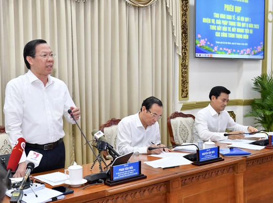 Chủ tịch UBND TPHCM Phan Văn Mãi phát biểu kết luận phiên làm việc. Ảnh: VIỆT DŨNG