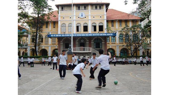 Học sinh Trường THPT chuyên Trần Đại Nghĩa trong giờ ra chơi