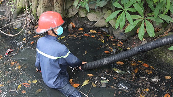 Người lính trên mặt trận không tiếng súng ảnh 1
