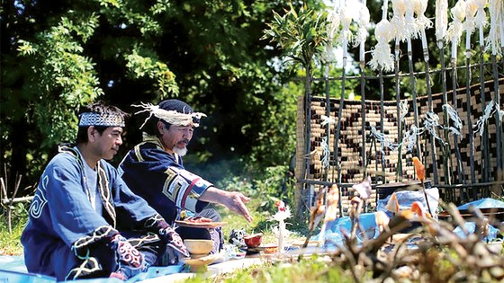 Một buổi sinh hoạt văn hóa của người Ainu