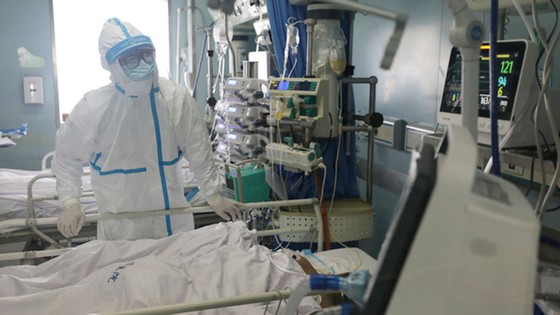 Trung Quốc đại lục ghi nhận thêm 98 ca tử vong và 1.886 ca nhiễm Covid-19. Ảnh: REUTERS