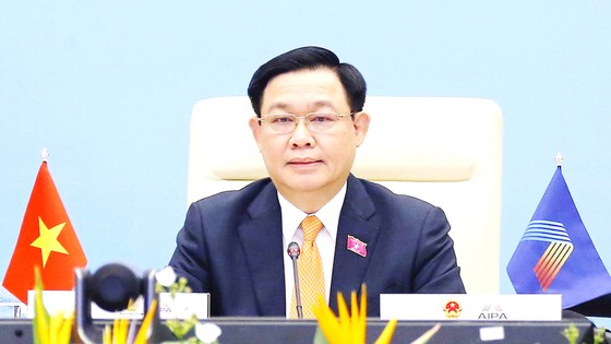 Chủ tịch Quốc hội Vương Đình Huệ phát biểu  tại Phiên toàn thể thứ nhất của AIPA-42. Ảnh: TTXVN