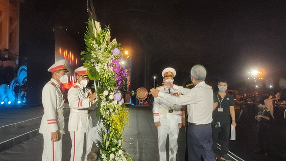Lễ tưởng niệm đồng bào tử vong và cán bộ, chiến sĩ hy sinh do đại dịch Covid-19 ảnh 69
