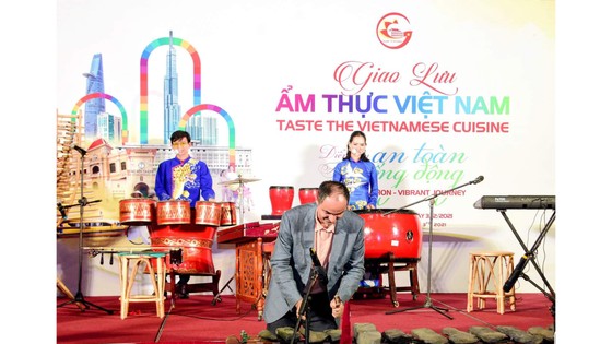 Khách sạn Rex Sài Gòn đón các hãng thông tấn nước ngoài đến TPHCM ảnh 2