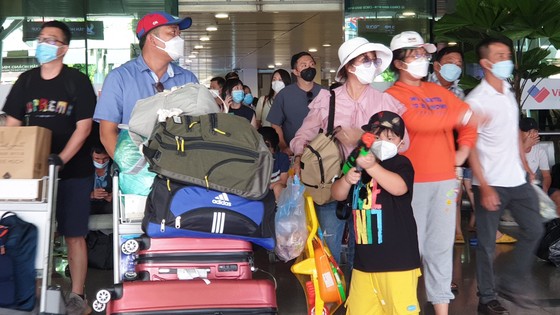 Giao thông ngày cuối kỳ nghỉ lễ: Ùn ứ tại các cửa ngõ ảnh 1