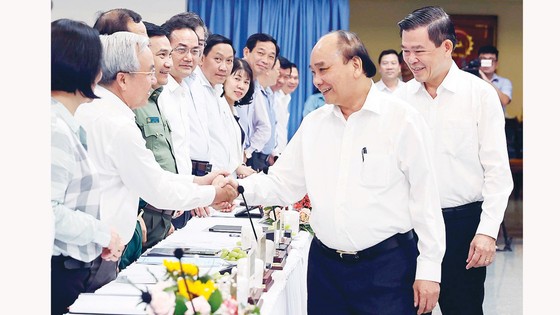 Chủ tịch nước Nguyễn Xuân Phúc với các đại biểu  dự buổi làm việc. Ảnh: TTXVN