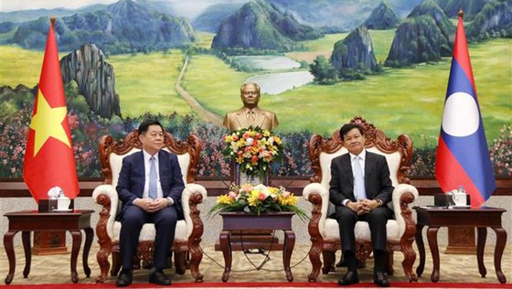 Tổng Bí thư, Chủ tịch nước Lào Thongloun Sisoulith tiếp đồng chí Nguyễn Trọng Nghĩa và đoàn