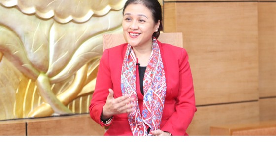 Bà Nguyễn Phương Nga trả lời phỏng vấn. Ảnh: HOÀNG MẠNH