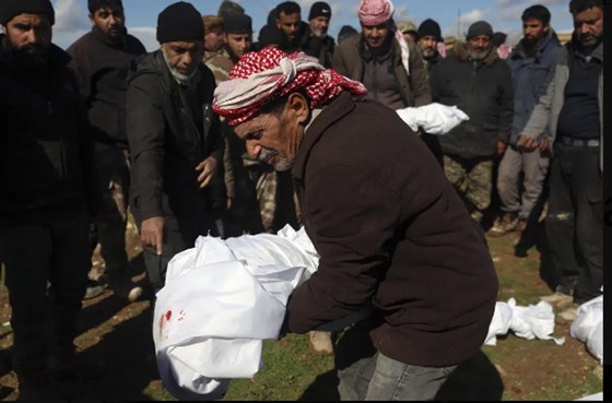 Động đất tại Thổ Nhĩ Kỳ và Syria: Số nạn nhân thiệt mạng vượt quá 7.900 người ảnh 11