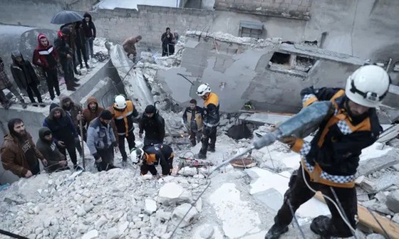 Động đất tại Thổ Nhĩ Kỳ và Syria: Số nạn nhân thiệt mạng vượt quá 7.900 người ảnh 14