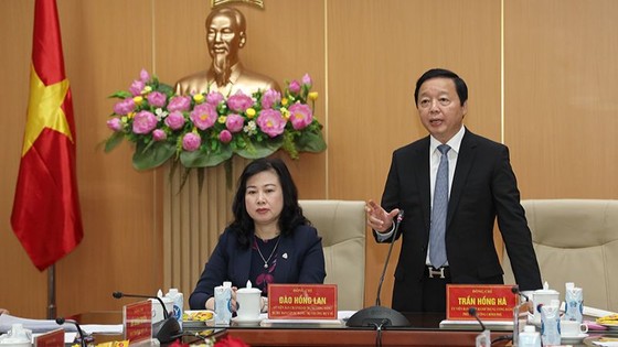 Phó Thủ tướng Chính phủ Trần Hồng Hà phát biểu tại buổi làm việc. Nguồn: Bộ Y tế