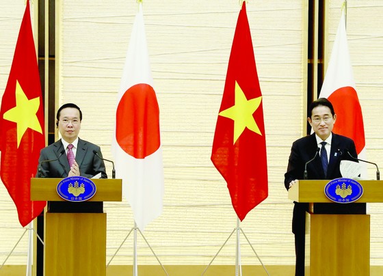 Chủ tịch nước Võ Văn Thưởng và Thủ tướng Nhật Bản Kishida Fumio tại cuộc họp báo quốc tế. Ảnh: TTXVN