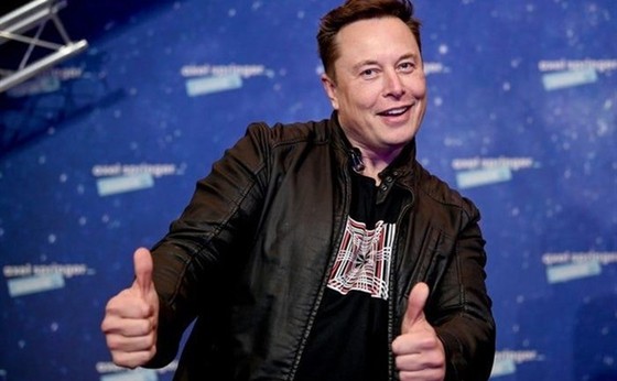 rong chương trình SNL, Elon Musk tiết lộ, việc mắc hội chứng Asperger khiến tỉ phú này liên tục chia sẻ những ý kiến, bình luận gây tranh cãi trên mạng xã hội. Ảnh: TL.