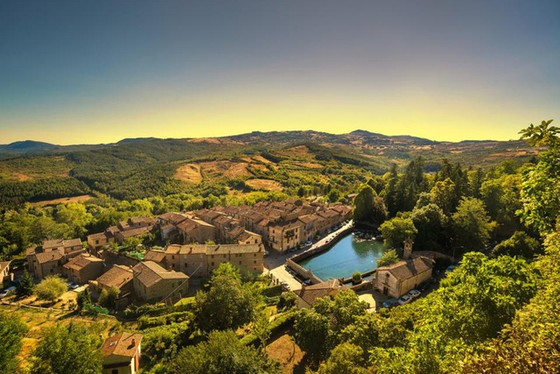 Một trong những ngôi làng đẹp nhất Italy tặng hàng chục nghìn euro cho người nước ngoài đến sinh sống và làm việc - Ảnh 2. Một trong những ngôi làng đẹp nhất Italy tặng hàng chục nghìn euro cho người nước ngoài đến sinh sống và làm việc - Ảnh 2.