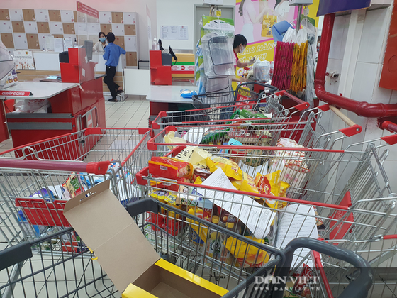 Người dân TPHCM đi siêu thị online tăng chóng mặt, nhân viên giao hàng 'không kịp thở' ảnh 2 Người dân TPHCM đi siêu thị online tăng chóng mặt, nhân viên giao hàng 'không kịp thở' ảnh 2