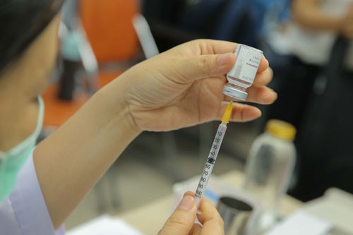TPHCM chạy đua giải bài toán vaccine ảnh 1