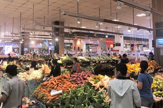 Xuất hiện hàng chục điểm bán thực phẩm, rau quả khắp thành phố, hết cảnh xếp hàng ở siêu thị ảnh 2 Xuất hiện hàng chục điểm bán thực phẩm, rau quả khắp thành phố, hết cảnh xếp hàng ở siêu thị ảnh 2