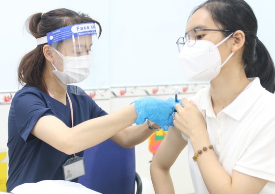 Tiêm vaccine Covid-19 cho tất cả người dân đang sinh sống ở TPHCM ảnh 2