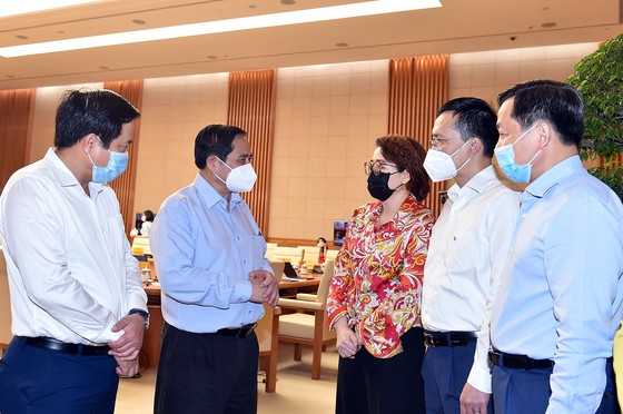 Thủ tướng: Chính phủ đang và sẽ làm hết sức có thể, không để mất cân đối vĩ mô, khủng hoảng kinh tế ảnh 2