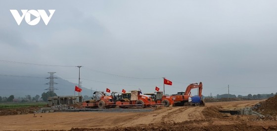 Đầu năm trên công trường Dự án cao tốc Bắc - Nam ảnh 1