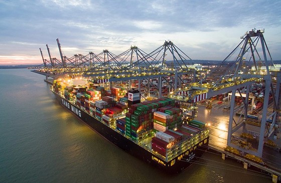 Cảng container DP World London Gateway ở hạt Essex, miền Nam nước Anh Ảnh: REUTERS