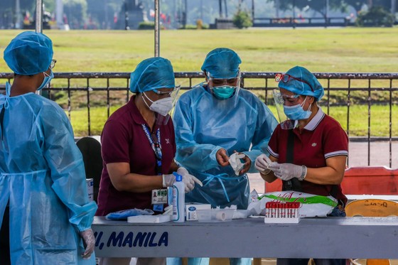 Một điểm xét nghiệm COVID-19 tại Manila,Philippines, ngày 21/7/2020. Ảnh: THX/TTXVN ảnh 14 Chú thích ảnh