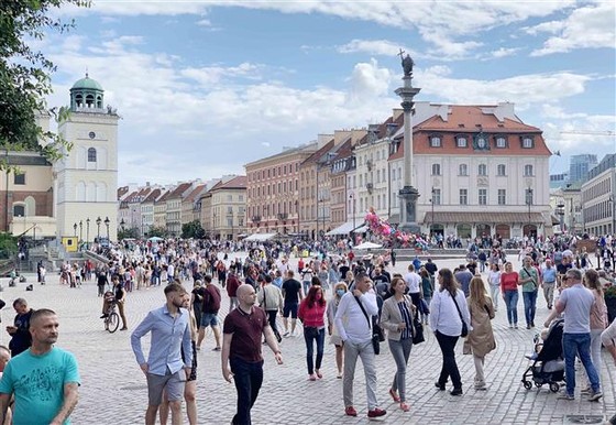 Cử tri đi bỏ phiếu ở thủ đô Warszawa. Ảnh: Trần Trọng Hùng-PV TTXVN tại Trung và Đông Âu ảnh 8 Chú thích ảnh