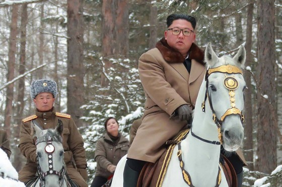 Nhà lãnh đạo tối cao của Triều Tiên Kim Jong-un thăm các địa điểm chiến đấu tại núi Paektu vào tháng 12 năm 2019. Ảnh: KCNA qua KNS / AFP