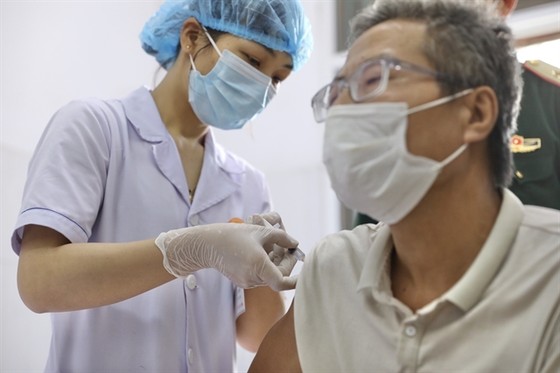 A volunteer gets a Nano Covax vaccine jab in the third trial in Hưng Yên Province on Friday. The vaccine is developed by Vietnamese Nanogen Pharmaceutical Biotechnology JSC, VNA/VNS Photo
