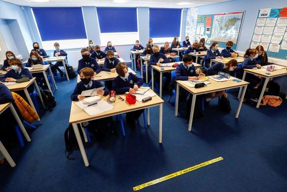 Một giờ học tại trường trung học Weaverham, Cheshire, Anh hồi tháng 3. Ảnh: Reuters