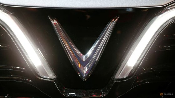 The VinFast logo is seen on a car during the first press day of the Paris auto show, in Paris, France, on Oct 2, 2018. (Photo: REUTERS/Regis Duvignau)
