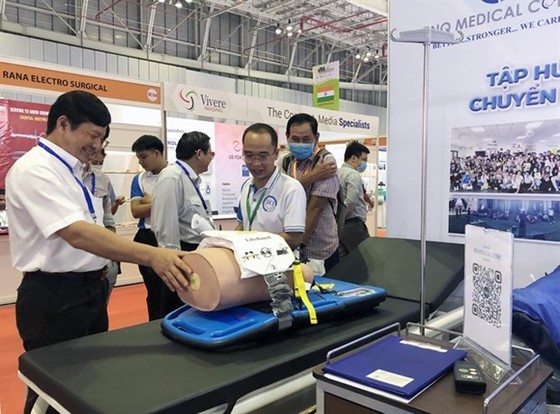 Visitors to the 20th International Medical, Hospital & Pharmaceutical Exhibition that opened on August 11 in HCM City. (Photo: VNA)