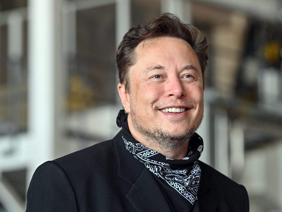 Elon Musk hứa sẽ từ chức CEO Twitter nếu tìm được người “đủ ngu” để thay thế ông