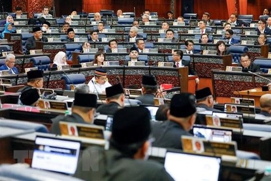 ác nghị sỹ tại phiên họp Hạ viện Malaysia ở Kuala Lumpur ngày 19/12/2022. (Ảnh: AFP/TTXVN)