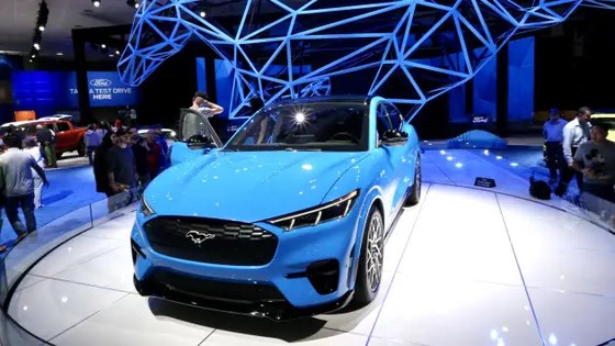 Nối gót Tesla, Ford giảm giá xe ô tô điện Mustang Mach-E
