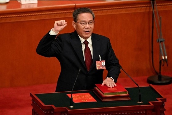 Tân Thủ tướng Trung Quốc Lý Cường tuyên thệ sau khi đắc cử. Ảnh: Reuters