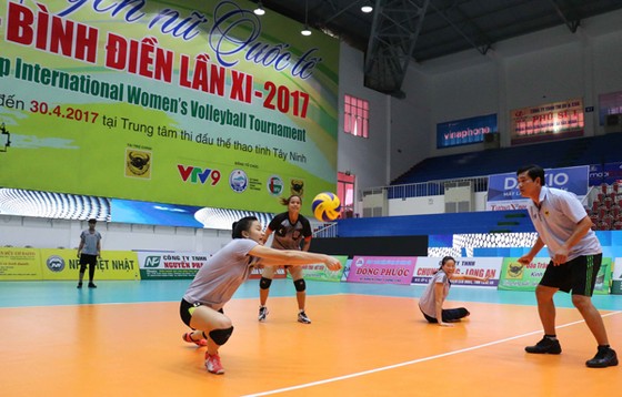 Đội chủ giải VTV Bình Điền Long An tích cực tập luyện trước trận ra quân. 