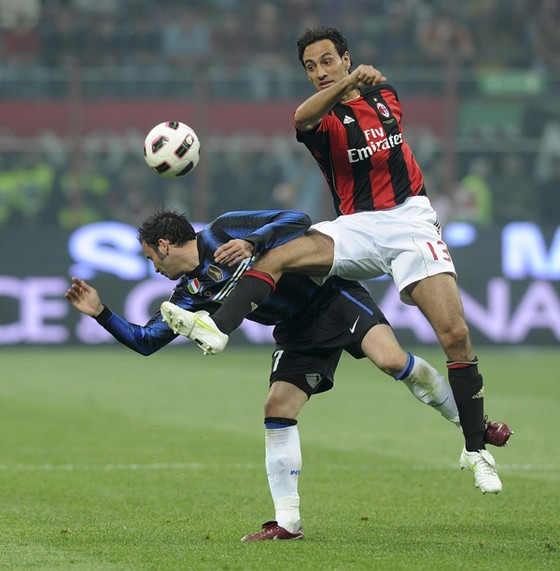 Cựu danh thủ Alessandro Nesta (phải) tin rằng thời của Milan đã qua rồi.