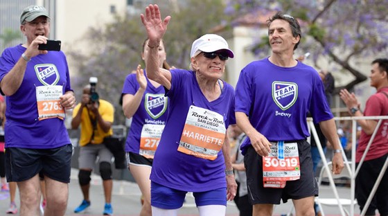 Lập kỷ lục chạy marathon ở tuổi 94