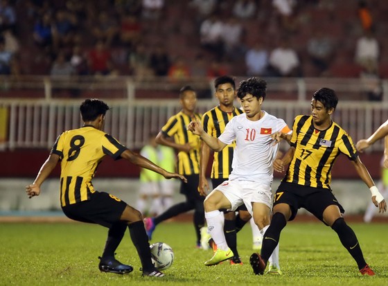 Chính cái sự “ngẫu hứng” của Malaysia trong bóng đá lại làm… “lòi” ra nhiều vấn đề.    Ảnh:  Nhật Anh