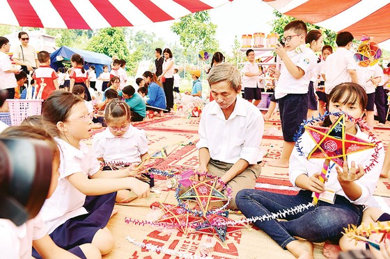 Ấm tình Trung thu ảnh 5