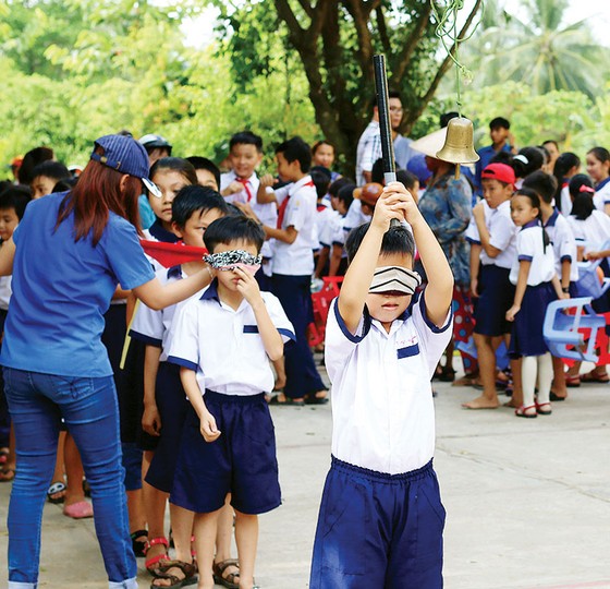 Ấm tình Trung thu ảnh 2