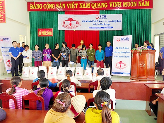 SCB hỗ trợ đồng bào bị thiệt hại do thiên tai ảnh 1