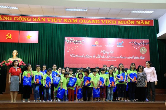 Vietbank cùng Bệnh viện CIH chăm lo Tết cho trẻ em có hoàn cảnh đặc biệt ảnh 1