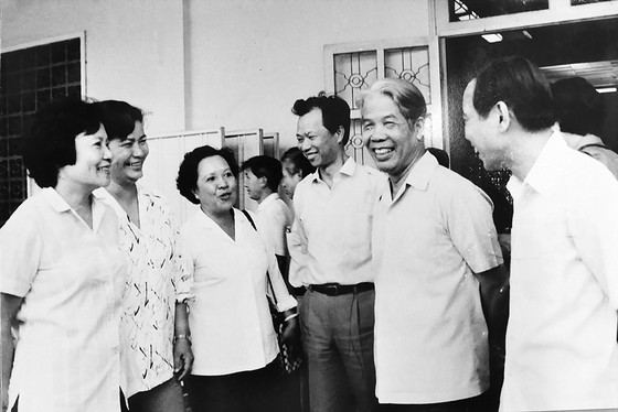 Chủ tịch Hội đồng Bộ trưởng Đỗ Mười thăm TPHCM năm 1989