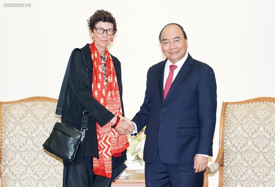 Thủ tướng Nguyễn Xuân Phúc tiếp Đại sứ Vương quốc Na Uy tại Việt Nam, bà Grete Lochen. Ảnh: VGP