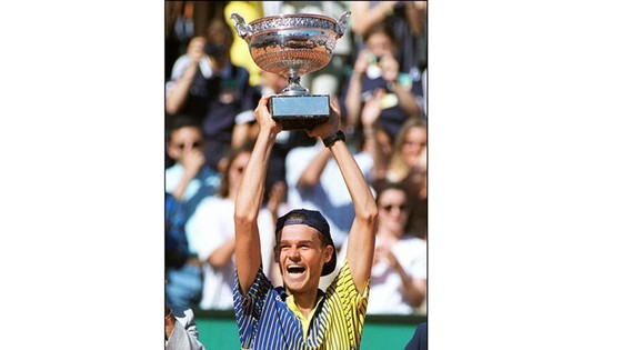 Gustavo Kuerten vô địch Roland Garros 20 năm trước.