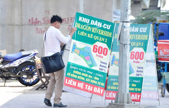Nghe lời cò đất, tiền mất tật mang ảnh 1